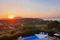 Villa Loftstyle - Außenbereiche, Dachterrasse, Sonnenuntergang, Blick Souda Bay über Pool